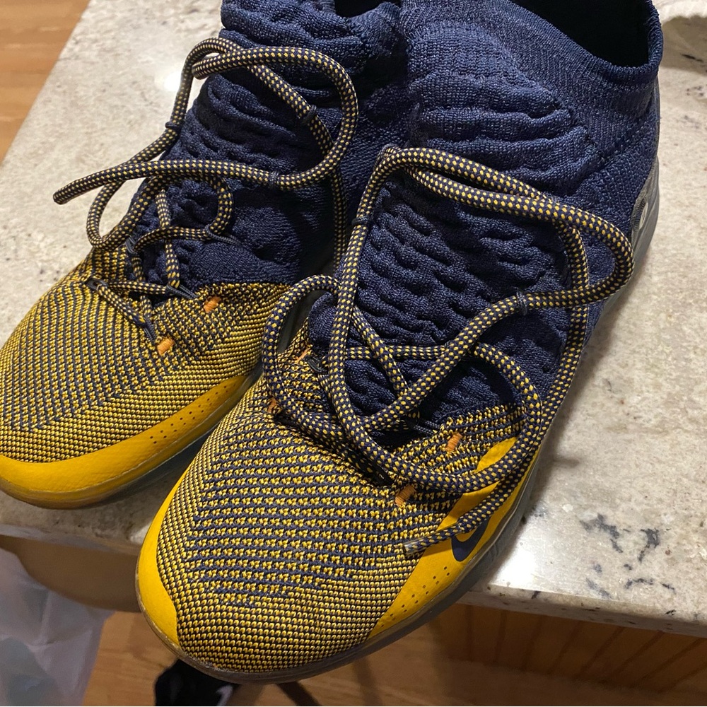 Nike Kids Yellow and Navy Sneakers